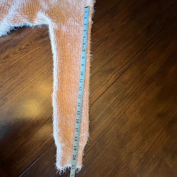 &merci Women's Rose soft and fuzzy chunky sweater, knot twist, Size Large - Picture 5 of 10